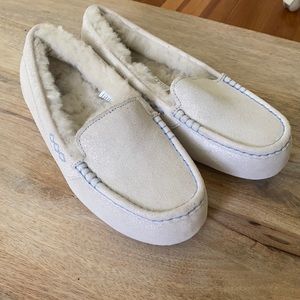 Cozy ice white/gray shimmery UGG slippers